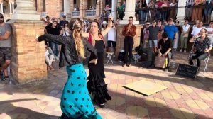 Sevillanas en la Plaza España de Sevilla. #españa #sevilla #sevillanas #flamenco #viajandoconshayra