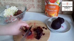 Салат из крабовых палочек, консервированной фасоли, свеклы и чеснока ??