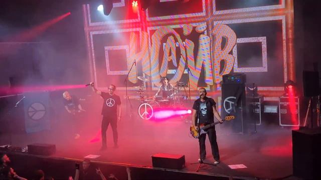 Наив - Я ложусь спать (Нижний Новгород, Milo concert hall, 01.04.2023) смотреть онлайн