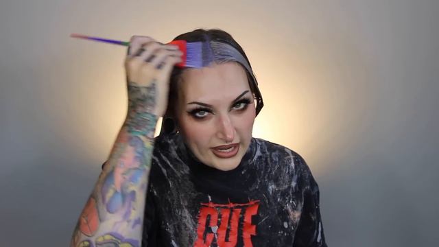 Dyeing My Hair Lavender | Pravana Lucious Lavender смотреть онлайн