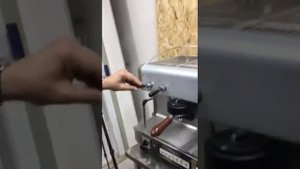 Кофемашина ELEKTRA MODERN MAXI в работе
