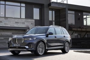 The New 2023 BMW X7 xDrive40i POV