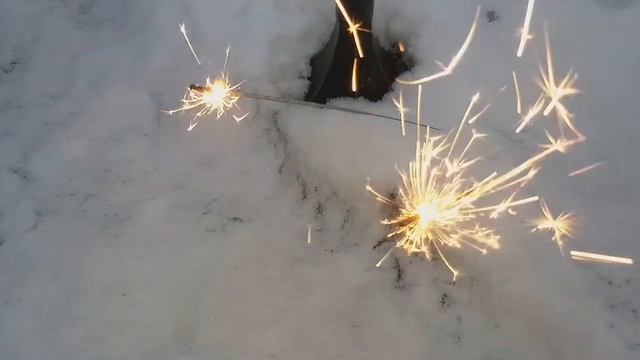 Дешевые Бенгальские Огни VS Дорогие Бенгальские Огни смотреть онлайн