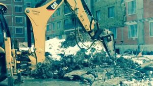 Caterpillar 428 f работа с гидромолотом