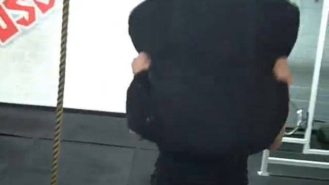 Sandbag Training for Grip Strength & Full Body Strength смотреть онлайн