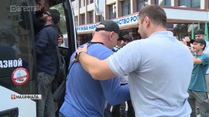 Группа добровольцев-контрактников отправилась из Махачкалы на подготовку в учебные части