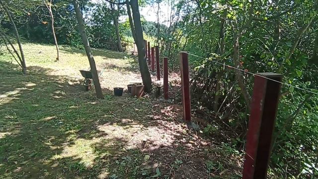 Бурим и заливаем столбы. забор из бакелитовой фанеры. смотреть онлайн