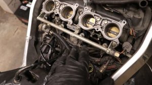 Honda CBR 929RR Fixing the fuel system