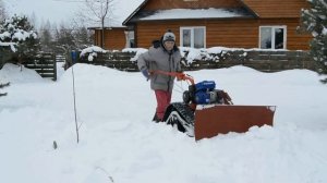 УБОРКА СНЕГА МОТОБЛОКОМ НА ГУСЕНИЦАХ КРУТЕЦ.РФ
