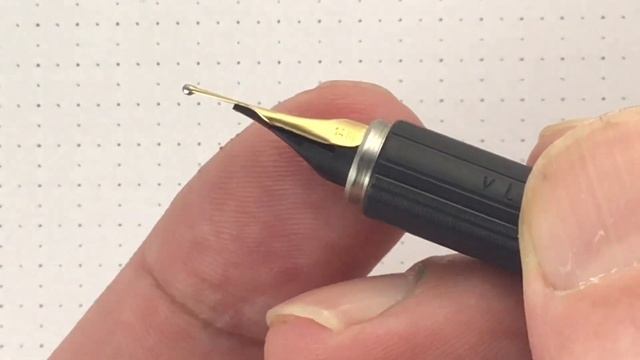 Обзор перьевой ручки Aurora Hastil смотреть онлайн