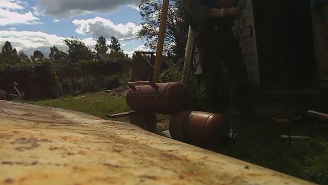 Коптильня горячего копчения из газовых баллонов.Установил оба баллона на подставке. #4 смотреть онлайн