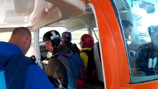 Парашютисты Молдовы, посадка в самолет Cessna -182, аэродром Вадул-Луй-Водэ. смотреть онлайн