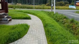 Красота на участке всего за три недели! Парковка и дорожки из брусчатки, прекрасный газон