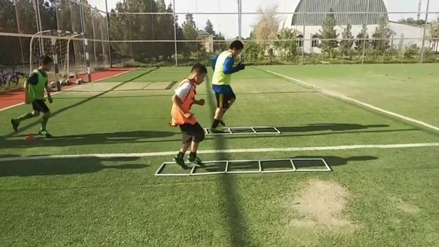 U-12 Тренировка: координация, ловкость, скорость, мышление, техника, удар и футбол.