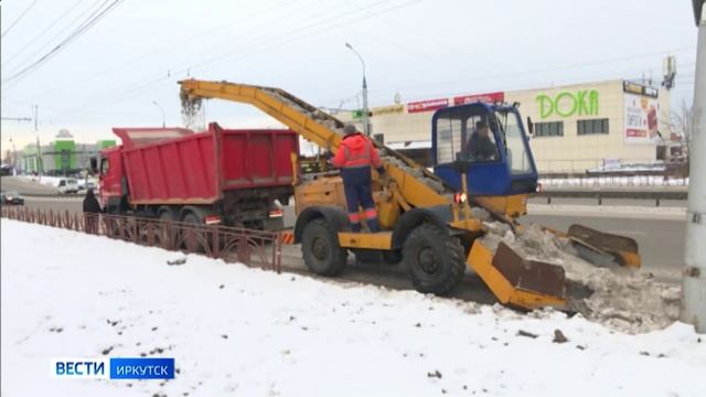 180 человек и спецтехника очищают улицы Иркутска от снега