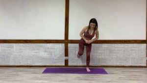 Тренировка для ягодиц у стены