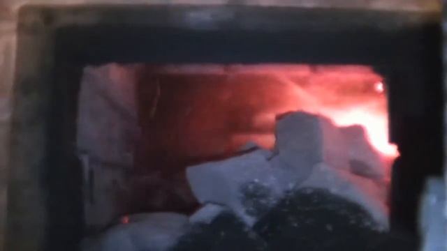 Проходная банная каменка (процесс разогрева камней и выгорания сажи) смотреть онлайн