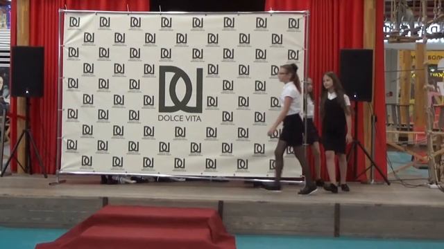 ПОКАЗАТЕЛЬНОЕ ДЕФИЛЕ "Деловой стиль". DOLCE VITA. ДОЛЬЧЕ ВИТА. Устин на дефиле.