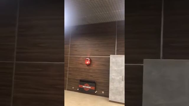 Дизайн гаража для посиделок в мужской компании.