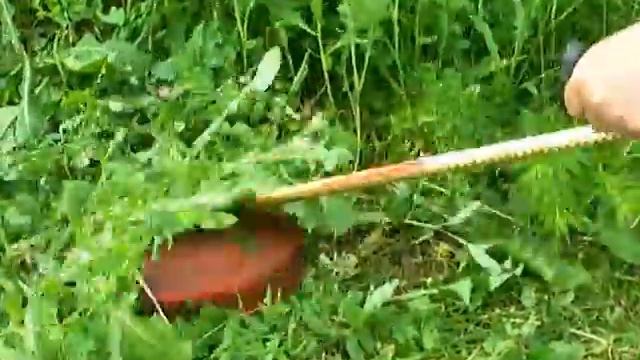 Как косить густую траву бензокосой с металлическим ножом смотреть онлайн