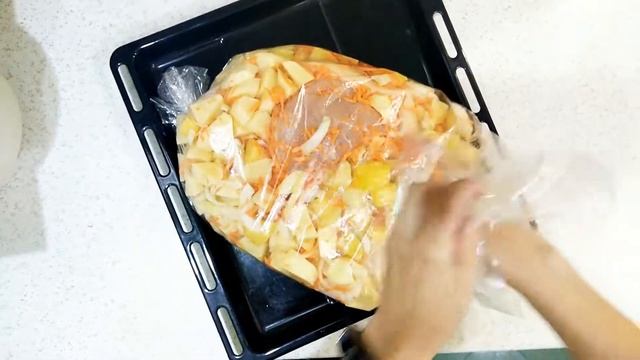 Запекаем свиную рульку в духовке с картошкой без посуды. Просто бомба. Свиная рулька в рукаве.
