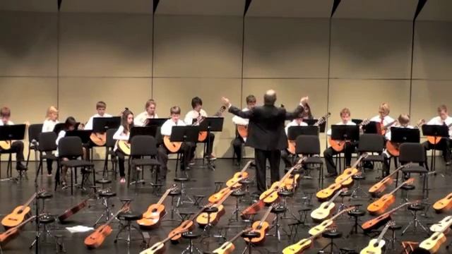 Suzuki guitar orchestra plays Boyce Symphony No. 1-Allegro смотреть онлайн