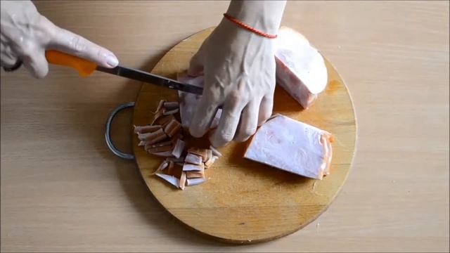 Окрошка с колбасой на квасе — видео рецепт