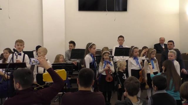 Яркая звёздочка на небе горит - Рождественские детские песни смотреть онлайн