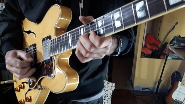 ...y cómo sonará una Epiphone 335...? смотреть онлайн
