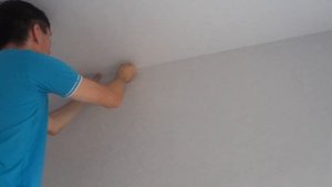 Установка вставки на натяжной потолок