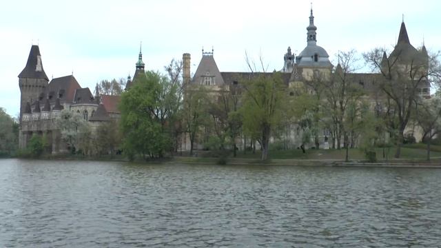 Vajdahunyad Castle at Budapest's City Park, Hungary смотреть онлайн