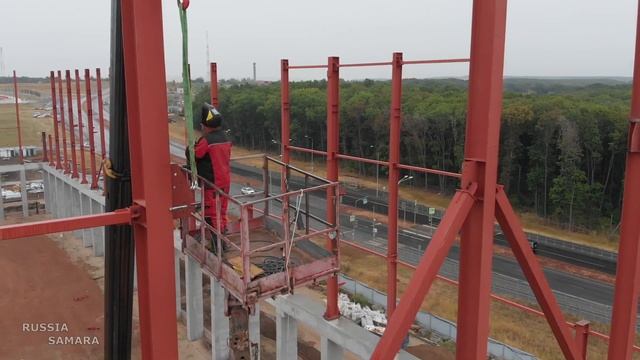 Строительство крытого футбольного манежа у стадиона «Самара Арена» / сентябрь 2022 г / город Самара смотреть онлайн