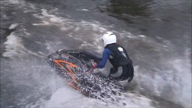 Yamaha SJ700 in a lake смотреть онлайн