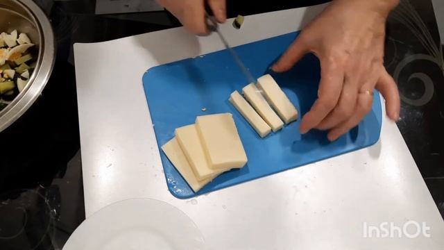 Салат с сыром Сулугуни, свежим огурцом и яйцом. #салатссулугуни #рецептсалата #galinapodleskikh