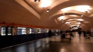 Москва 937 станция метро Шипиловская осень вечер