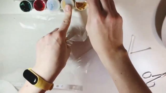 Рубрика «Мастерская идей с Марией Савиновой»«Сенсорная игра из гуаши и файла для бумаги»
