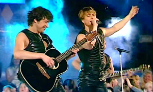 Ох, как не хватает сейчас этой песни, со словами: - "...тоска развеется, забудется печаль..."