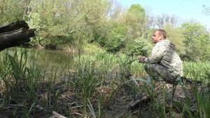 ЖОР мирной рыбы на речке. Рыбалка на поплавок в мае.