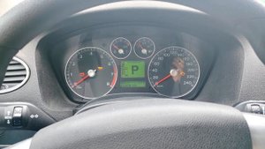 Ford focus 2. 2006г. 130 000 км. Не заводится. На видео не понятно, датчики горят ровным цветом.