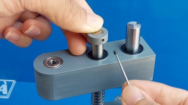 Homemade Mini Bench Drill from PVC смотреть онлайн