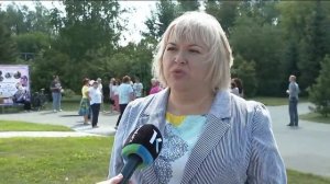 Танцы 60+ проходят в парке Центрального района Барнаула.