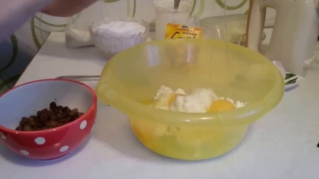 Творожная запеканка в духовке с манкой и изюмом Простой рецепт на завтрак! смотреть онлайн