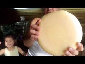 РАЗРЕЗАЕМ БОЛЬШОЙ СЫР ПРОБУЕМ ВАКУУМИРУЕМ