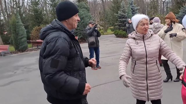 ЗАБЛУДИЛАСЬ ОСЕНЬ СРЕДЬ БЕРЕЗ ДА СОСЕН❤️ ТАНЦЬІ В ПАРКЕ ГОРЬКОГО❤️ ХАРЬКОВ 2023 смотреть онлайн