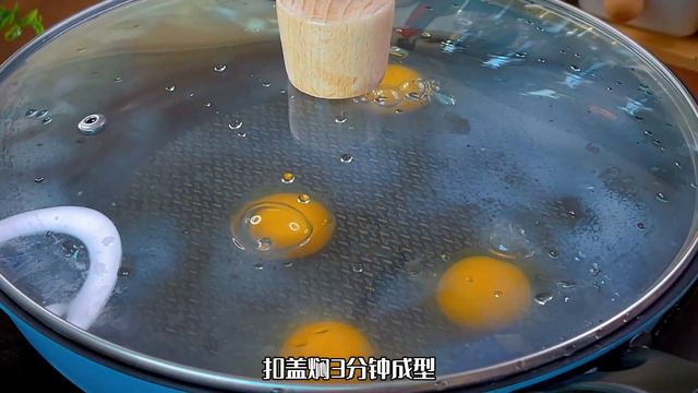 荷包蛋看似简单实则不简单，想要做好记住一下2点就够了