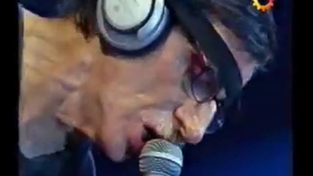 Charly Garcia - Yendo de la cama al living (1/7) смотреть онлайн