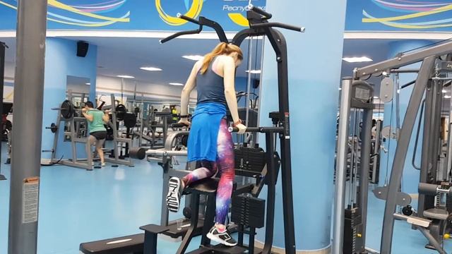 Подтягивание и отжимание в тренажере смотреть онлайн