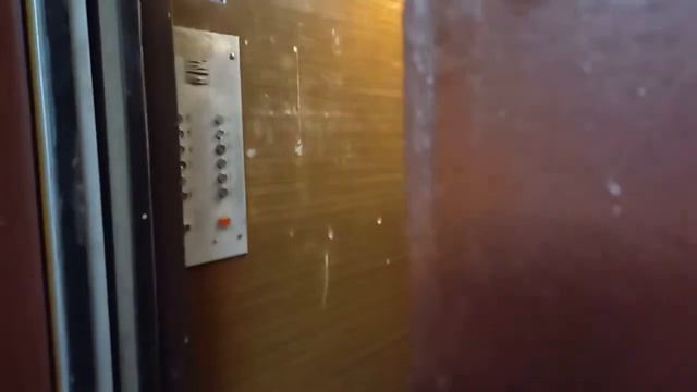 Ещё не заменили! Лифты МЛМ 1986 года выпуска и пассажирский лифт в режиме погрузке. смотреть онлайн