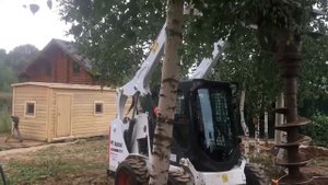 Колёсный минипогрузчик BOBCAT S530 бурение и закрутка винтовых свай
