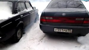 Toyota Corona дымит